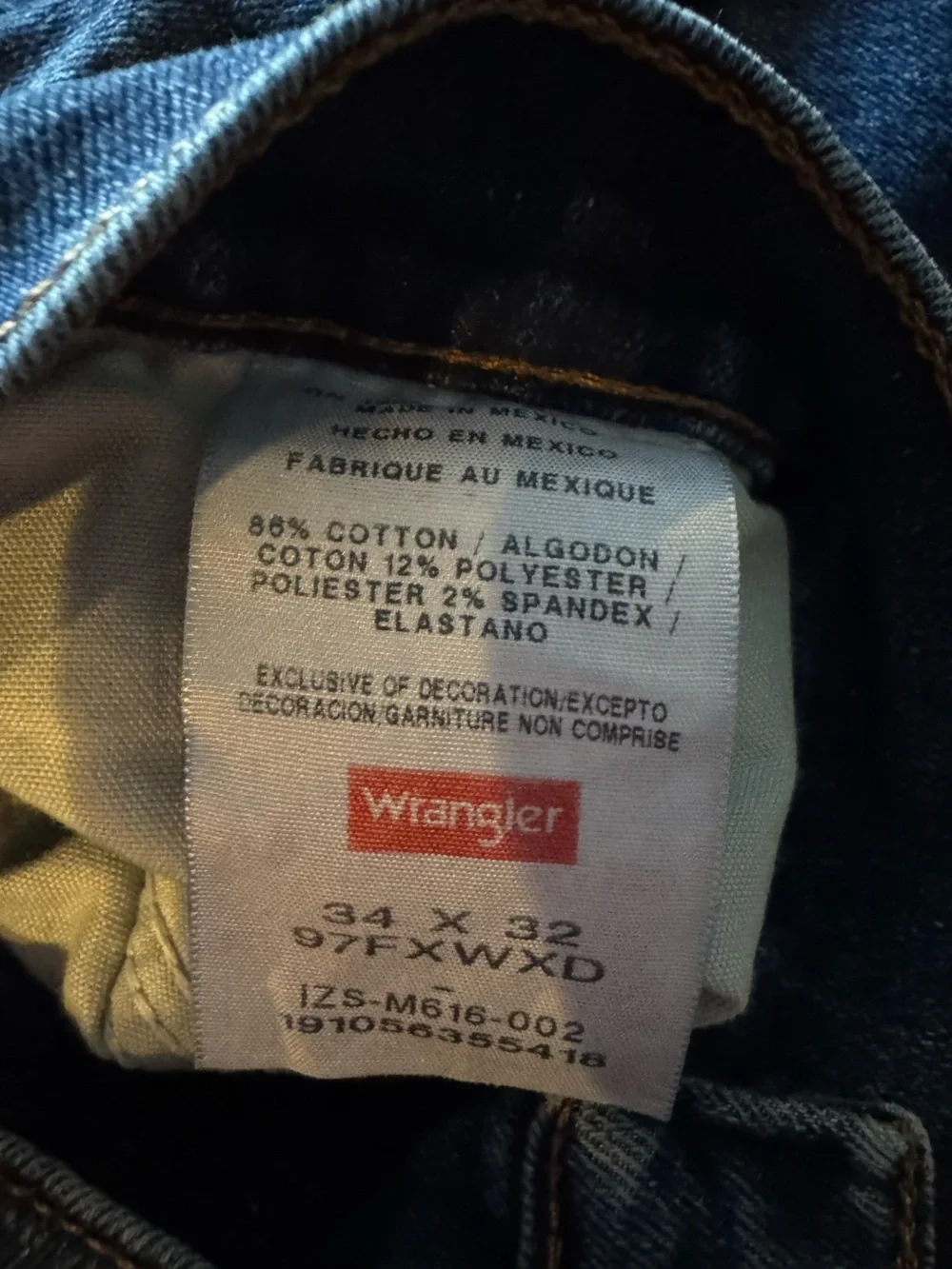 Wrangler Men's Relaxed Fit Blue Denim Jeans 34 x 32 Like New!